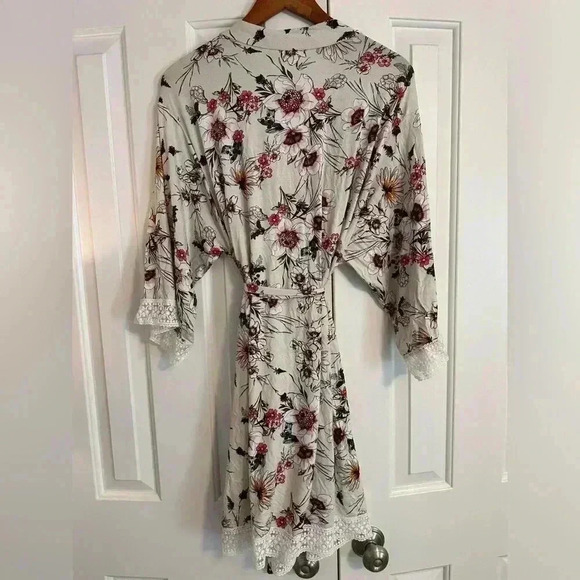 Classic Nurtured 9 Maternity Robe - Cream Floral size S/M - Picture 9 of 10